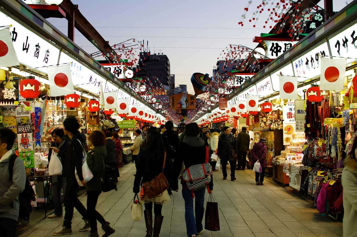 Strada Nakamise-dori al Sensoji di Asakusa