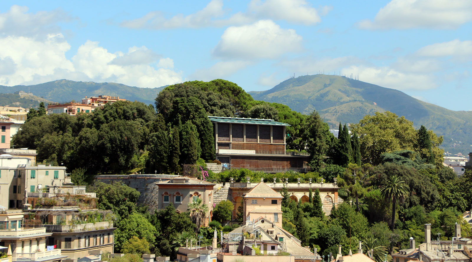 Veduta del Museo Chiossone di Genova dalla terrazza di Palazzo Rosso
